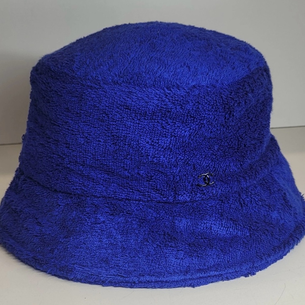 SOLD ❌Chanel authentic terry bucket hat